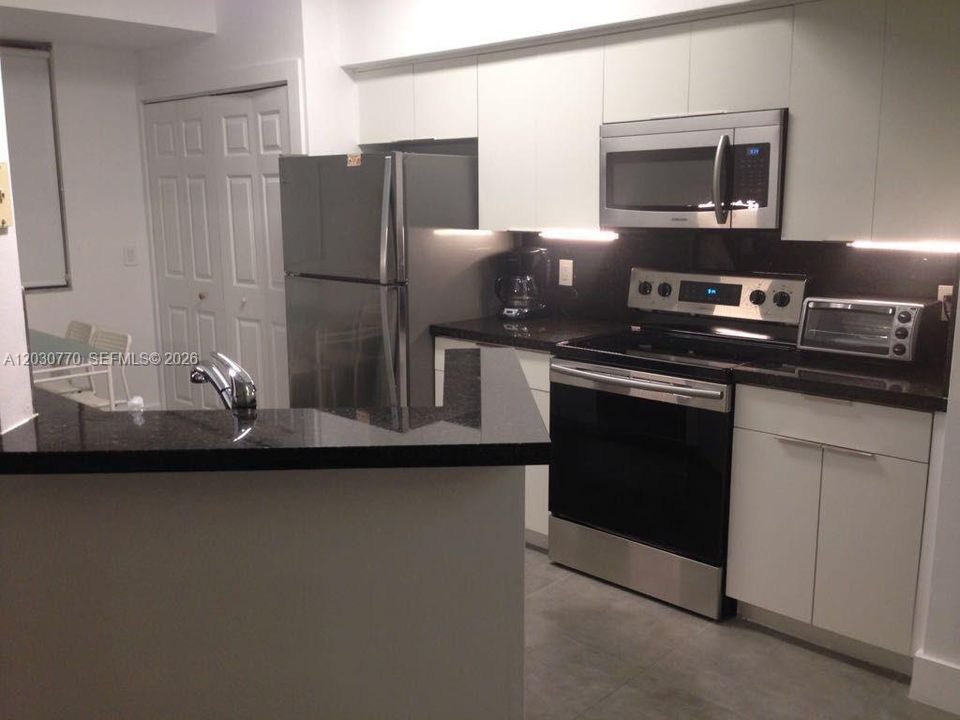 For Sale: $479,000 (2 beds, 2 baths, 1024 Square Feet)