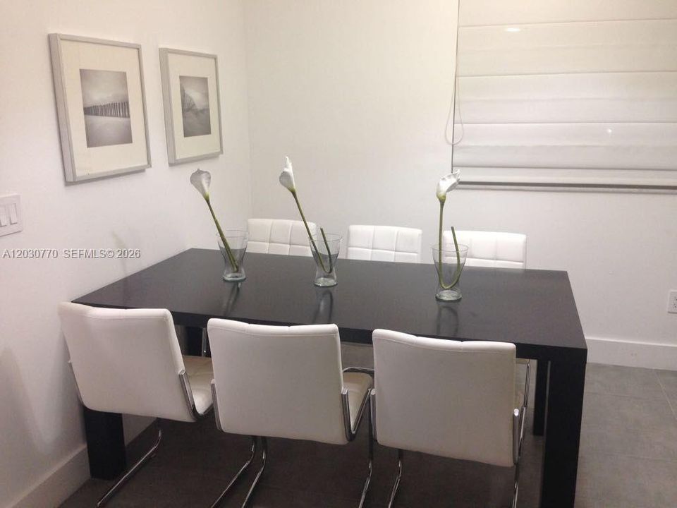 For Sale: $479,000 (2 beds, 2 baths, 1024 Square Feet)