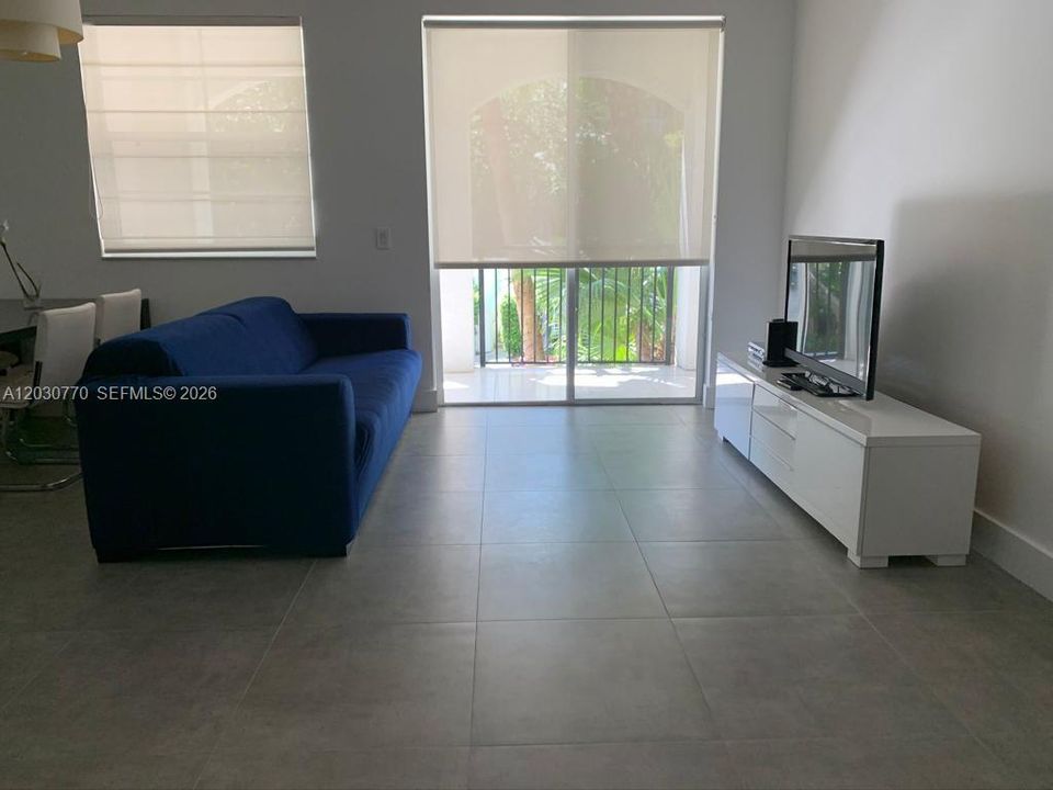 For Sale: $479,000 (2 beds, 2 baths, 1024 Square Feet)