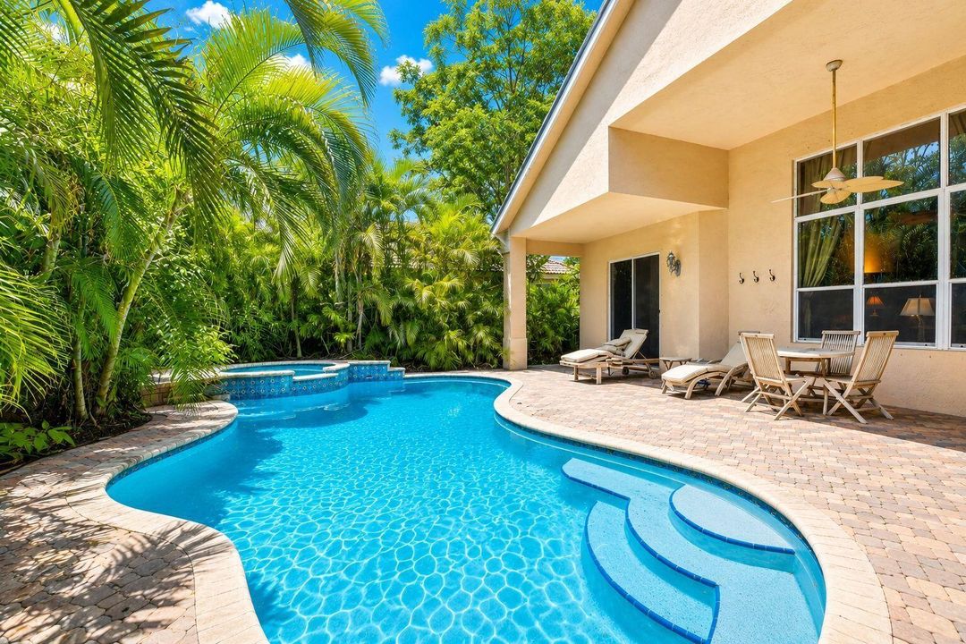 61-web-or-mls-clean_pool_bright_sunny