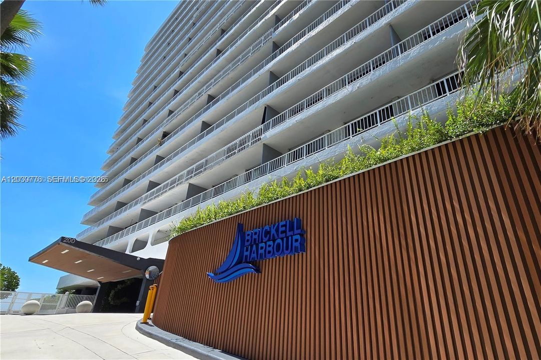 For Rent: $2,750 (1 beds, 1 baths, 602 Square Feet)