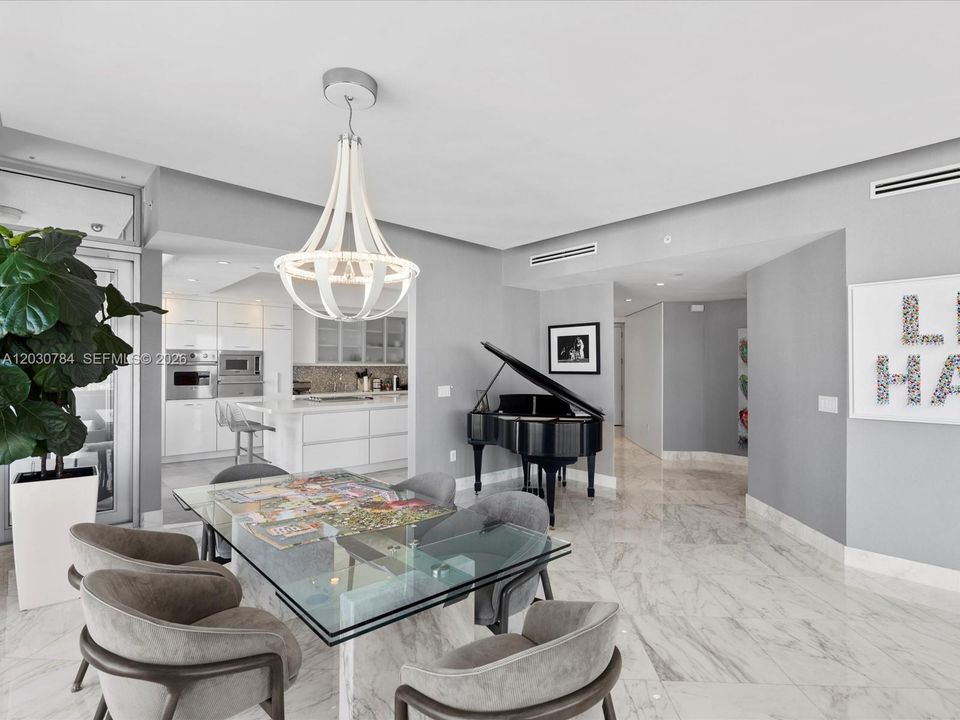 Recently Rented: $30,000 (2 beds, 2 baths, 2139 Square Feet)