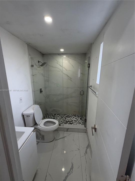 В аренду: $2,600 (2 спален, 1 ванн, 2394 Квадратных фут)