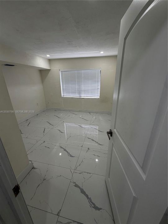 В аренду: $2,600 (2 спален, 1 ванн, 2394 Квадратных фут)