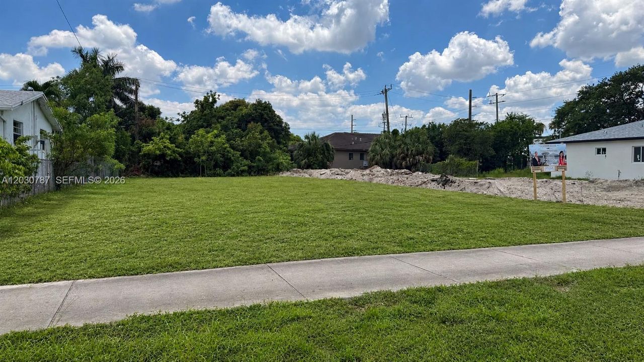 En Venta: $219,000 (0.19 acres)