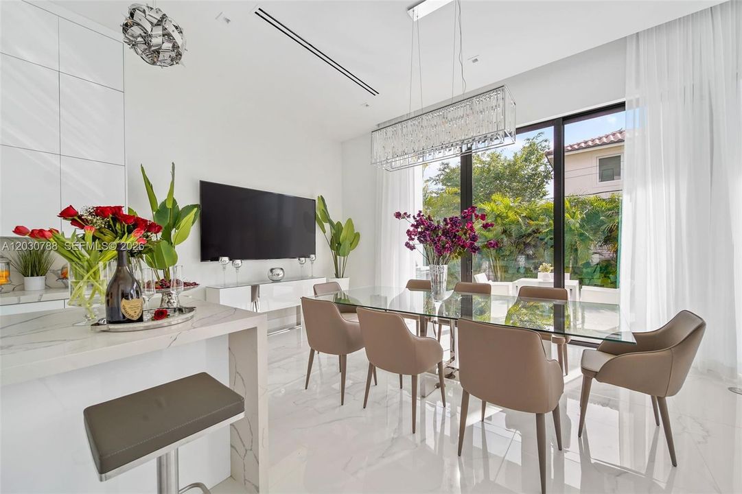 En Renta: $39,000 (5 camas, 6 baños, 5036 Pies cuadrados)