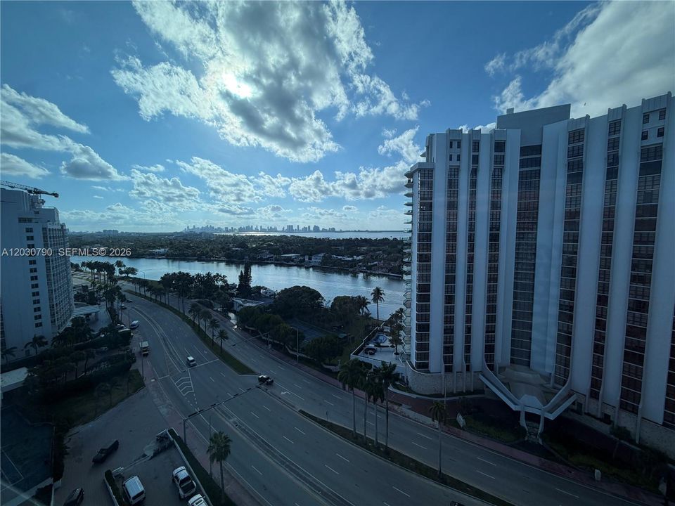 На продажу: $320,000 (0 спален, 1 ванн, 390 Квадратных фут)