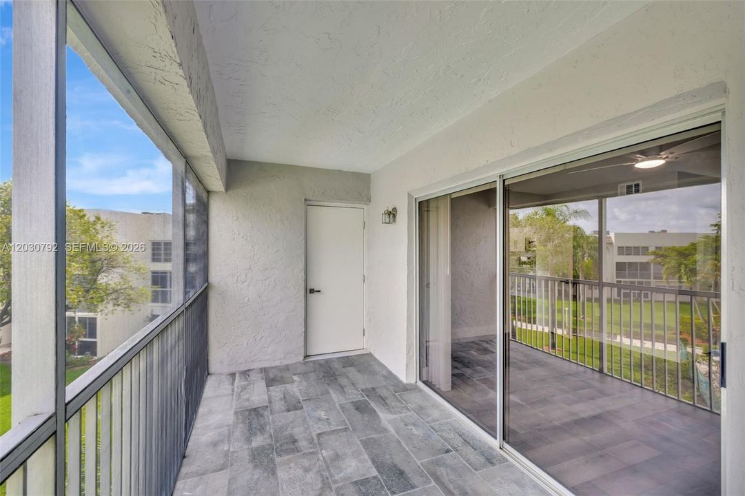 For Sale: $176,500 (2 beds, 2 baths, 970 Square Feet)
