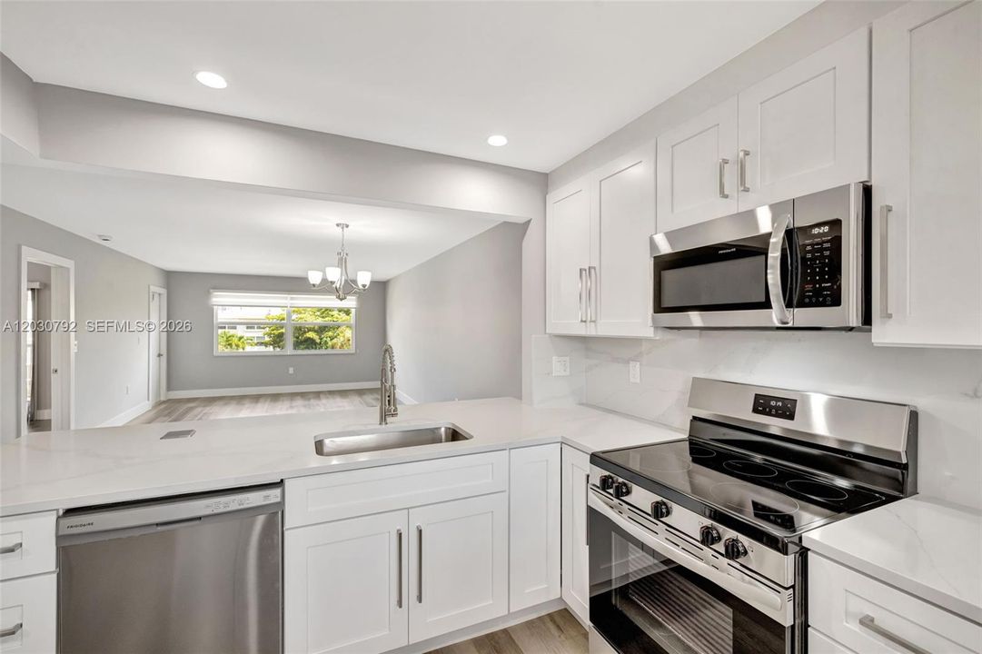 For Sale: $176,500 (2 beds, 2 baths, 970 Square Feet)