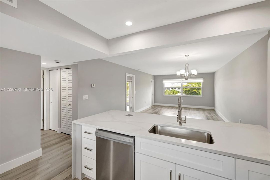 For Sale: $176,500 (2 beds, 2 baths, 970 Square Feet)