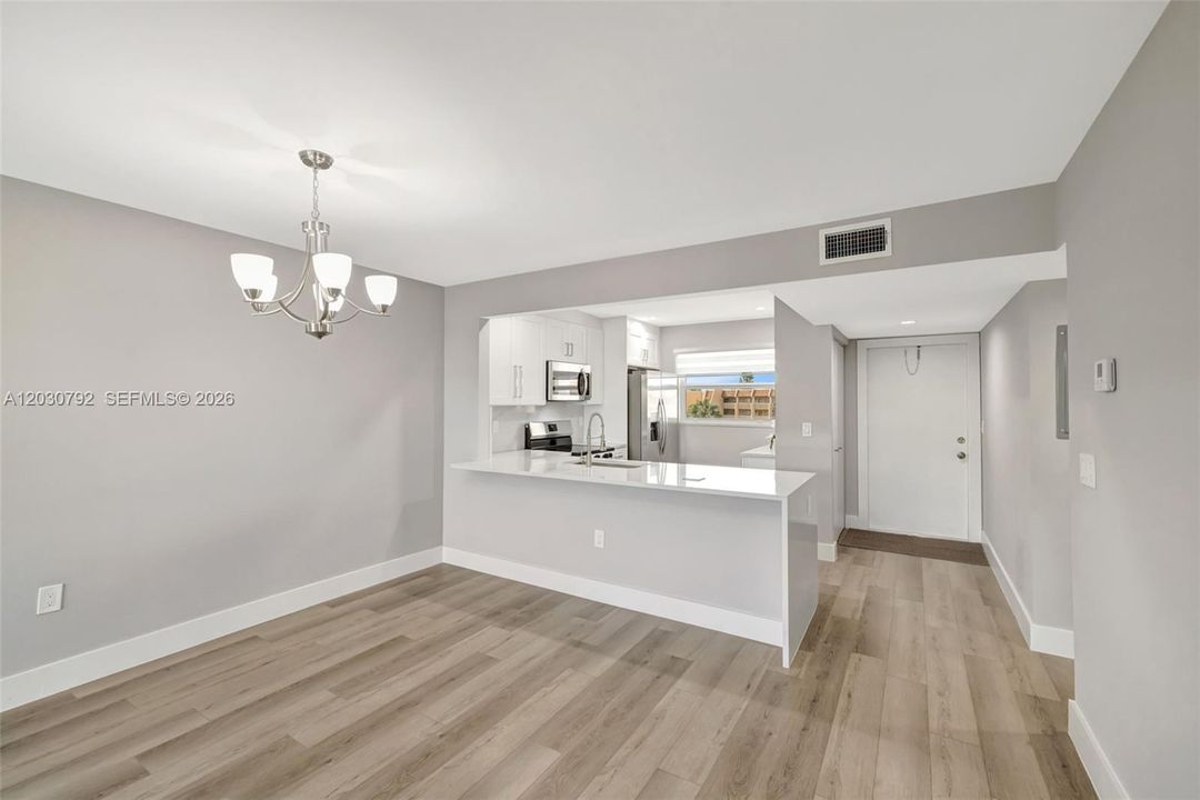 For Sale: $176,500 (2 beds, 2 baths, 970 Square Feet)