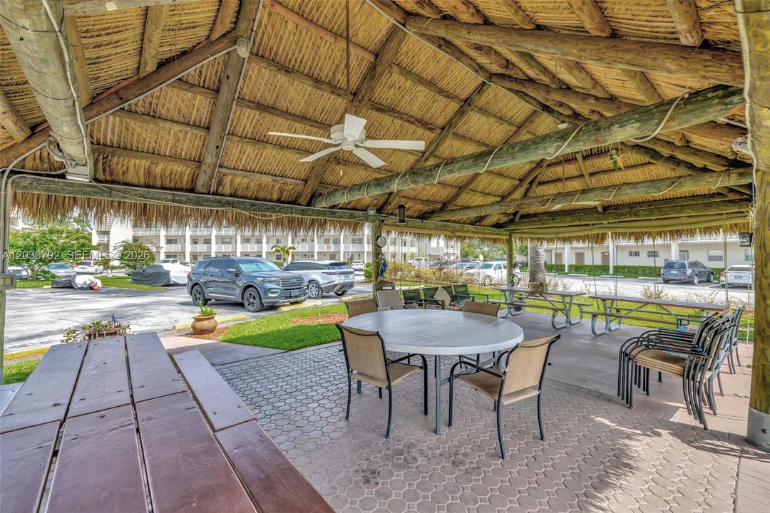 For Sale: $176,500 (2 beds, 2 baths, 970 Square Feet)