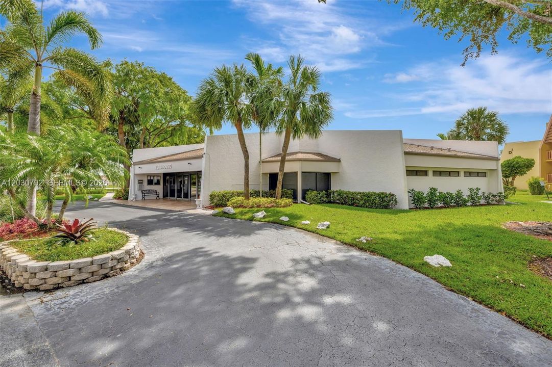 For Sale: $176,500 (2 beds, 2 baths, 970 Square Feet)