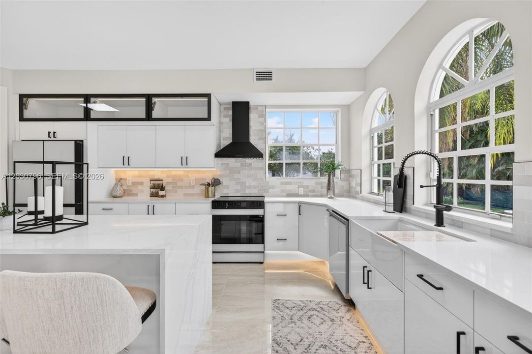 For Sale: $2,399,999 (6 beds, 5 baths, 3930 Square Feet)