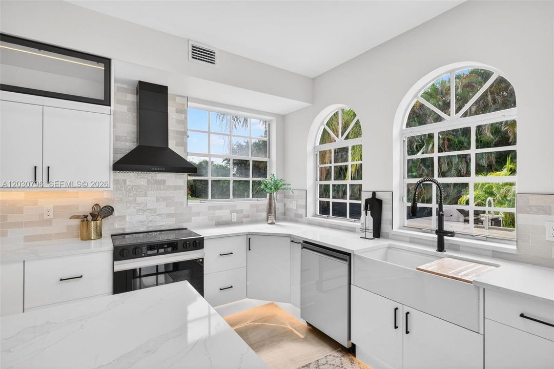 For Sale: $2,399,999 (6 beds, 5 baths, 3930 Square Feet)