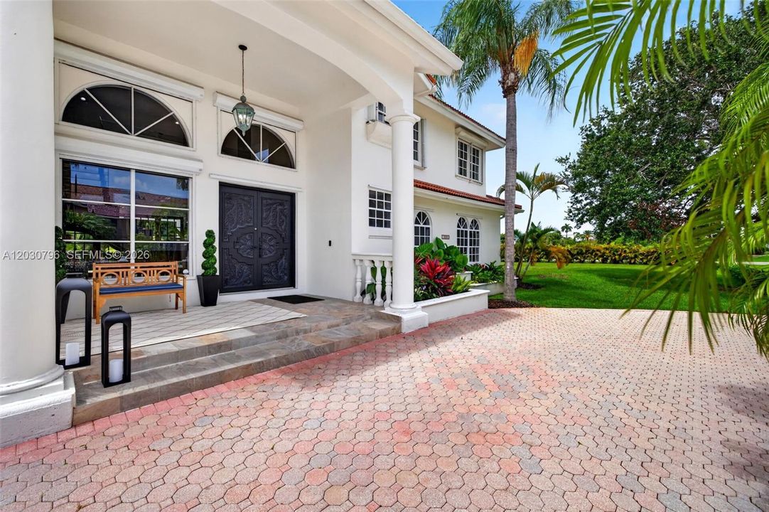 For Sale: $2,399,999 (6 beds, 5 baths, 3930 Square Feet)