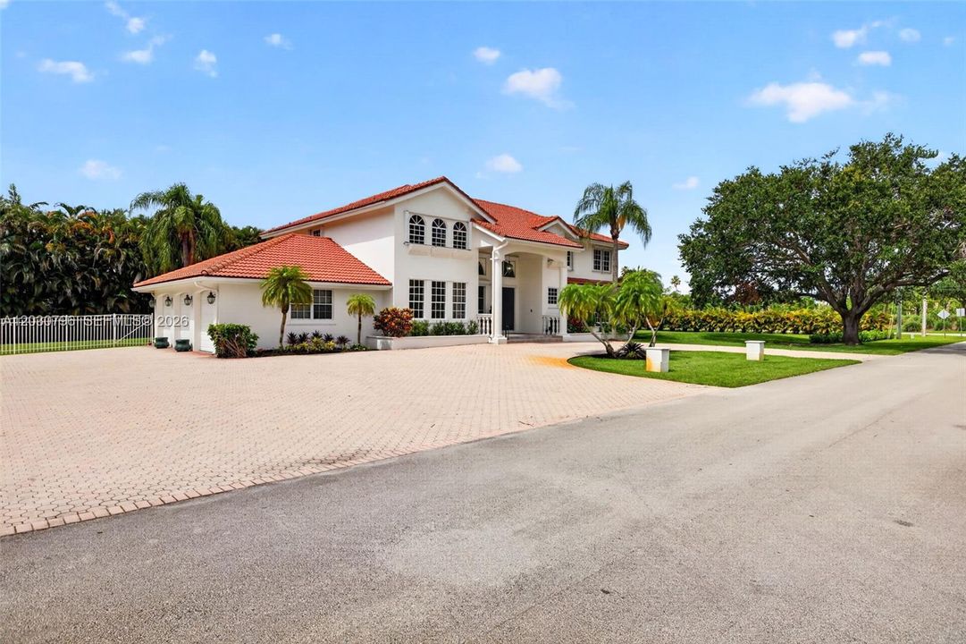 For Sale: $2,399,999 (6 beds, 5 baths, 3930 Square Feet)