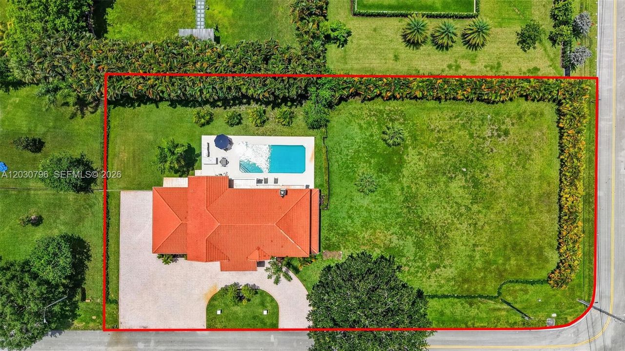 For Sale: $2,399,999 (6 beds, 5 baths, 3930 Square Feet)
