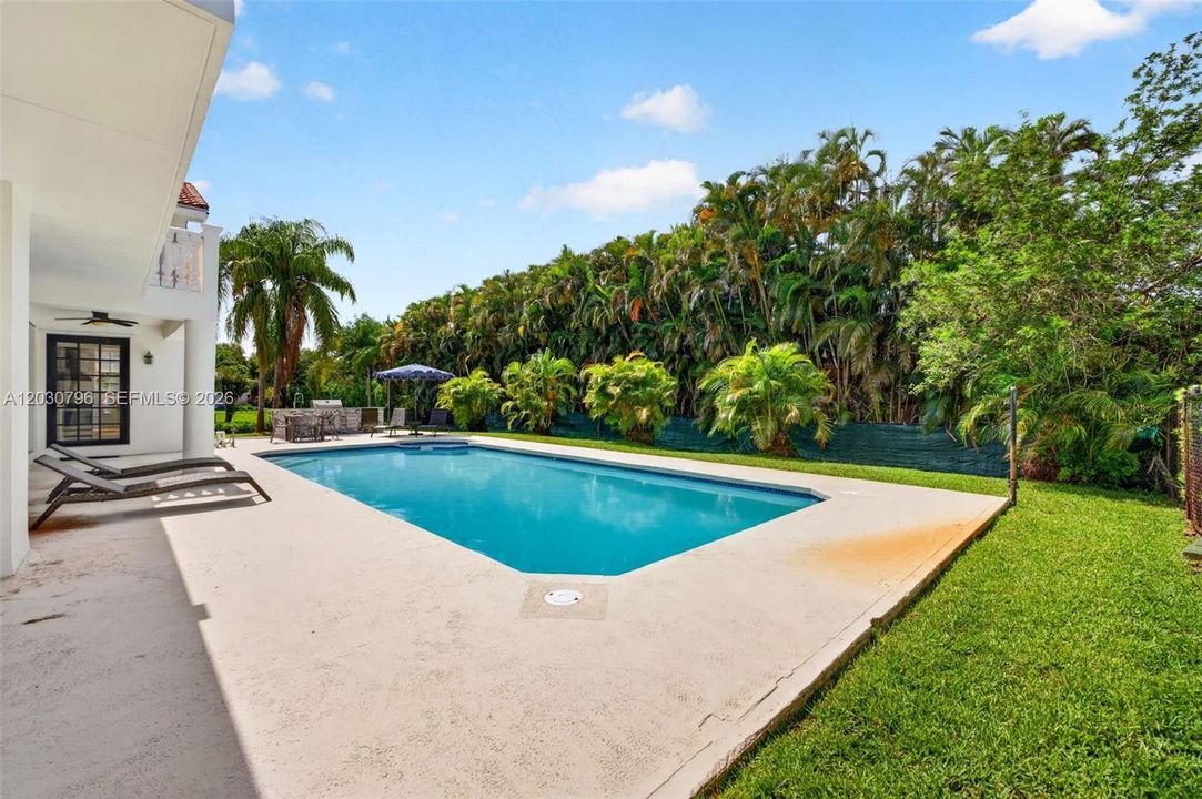 For Sale: $2,399,999 (6 beds, 5 baths, 3930 Square Feet)