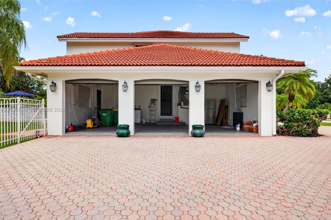 For Sale: $2,399,999 (6 beds, 5 baths, 3930 Square Feet)