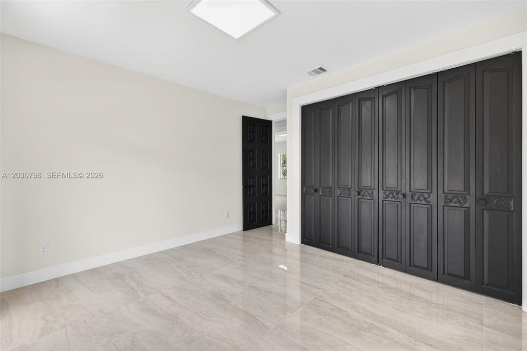 For Sale: $2,399,999 (6 beds, 5 baths, 3930 Square Feet)