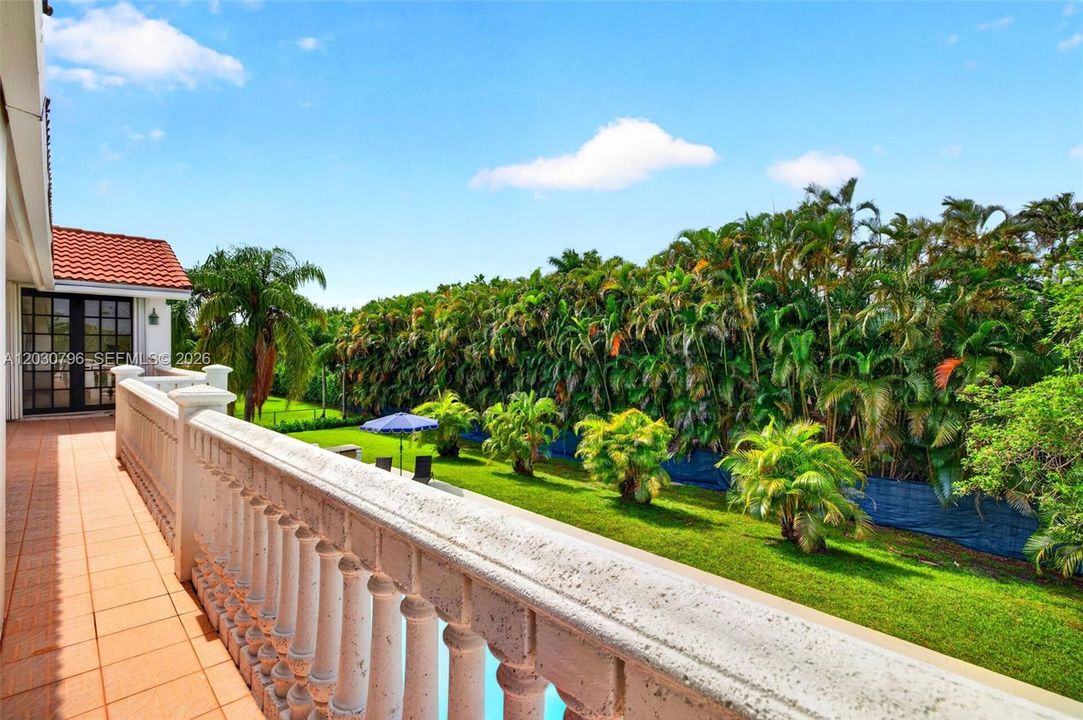 For Sale: $2,399,999 (6 beds, 5 baths, 3930 Square Feet)