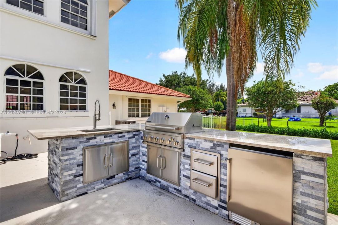 For Sale: $2,399,999 (6 beds, 5 baths, 3930 Square Feet)