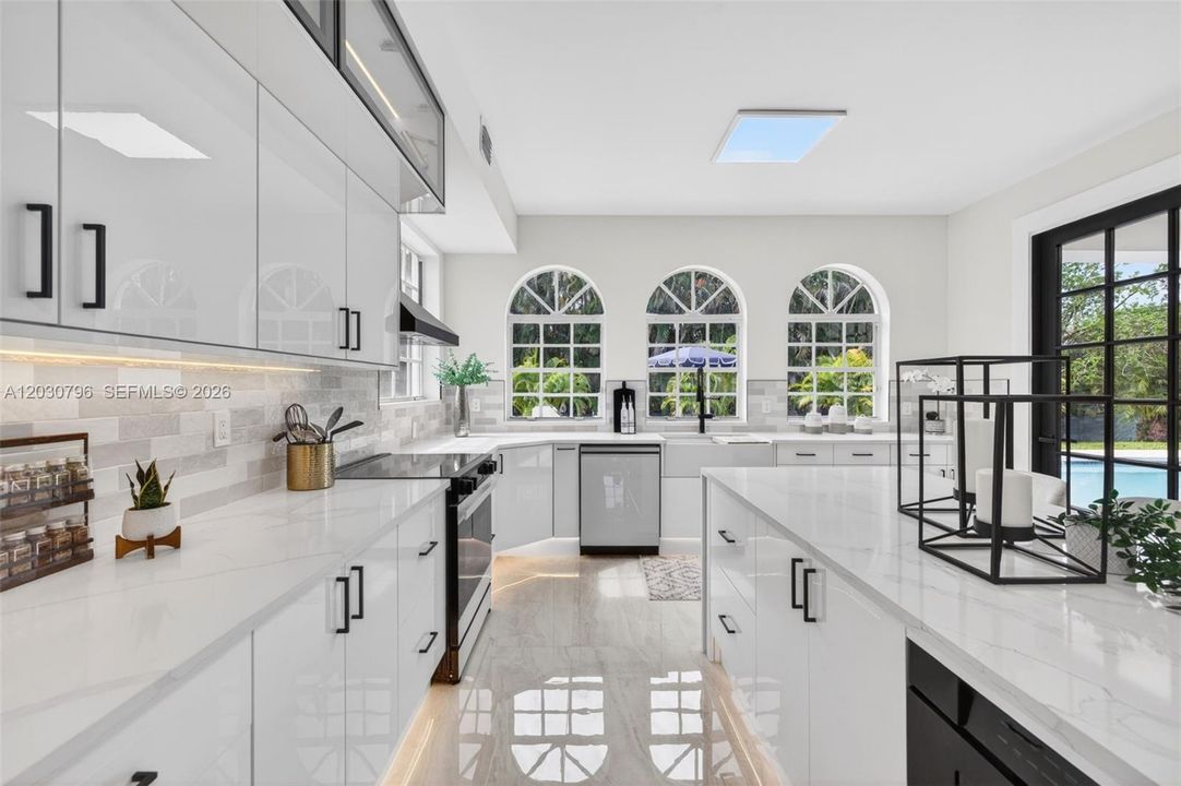 For Sale: $2,399,999 (6 beds, 5 baths, 3930 Square Feet)