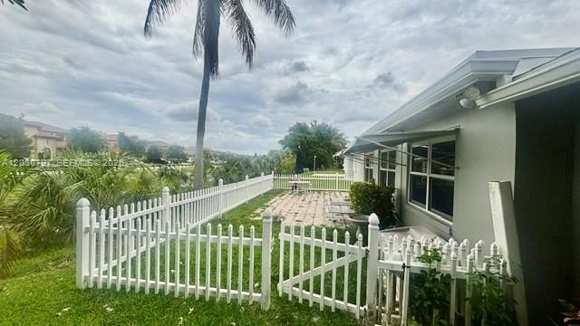 Activo con contrato: $329,000 (2 camas, 2 baños, 1581 Pies cuadrados)