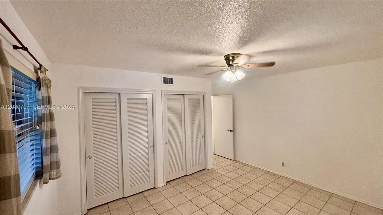Activo con contrato: $329,000 (2 camas, 2 baños, 1581 Pies cuadrados)