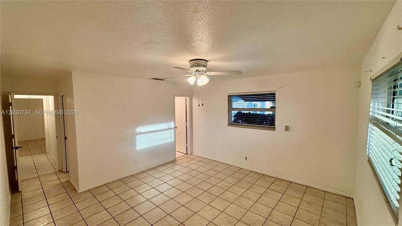 Activo con contrato: $329,000 (2 camas, 2 baños, 1581 Pies cuadrados)
