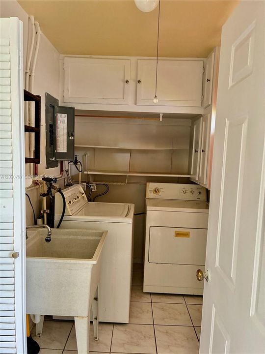 Activo con contrato: $329,000 (2 camas, 2 baños, 1581 Pies cuadrados)