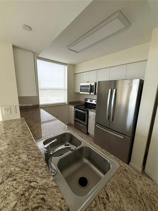 For Rent: $2,990 (2 beds, 2 baths, 1175 Square Feet)