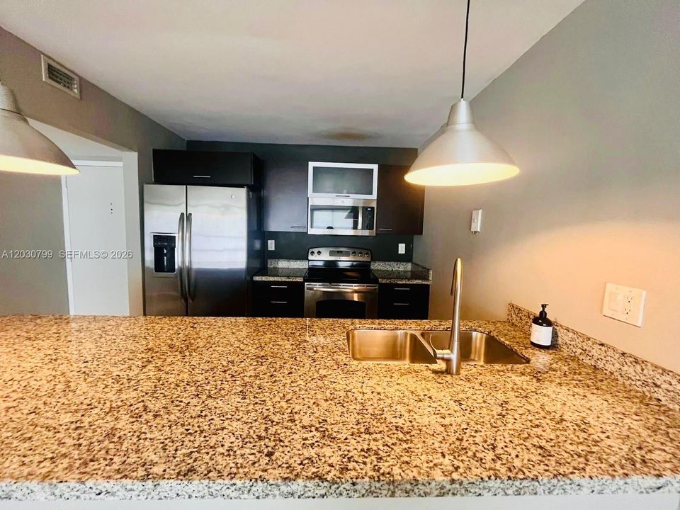 For Rent: $3,100 (2 beds, 2 baths, 990 Square Feet)