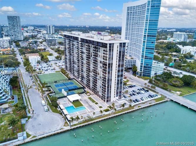 For Rent: $3,100 (2 beds, 2 baths, 990 Square Feet)