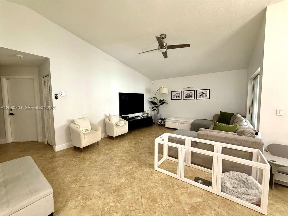 В аренду: $3,650 (3 спален, 2 ванн, 1555 Квадратных фут)