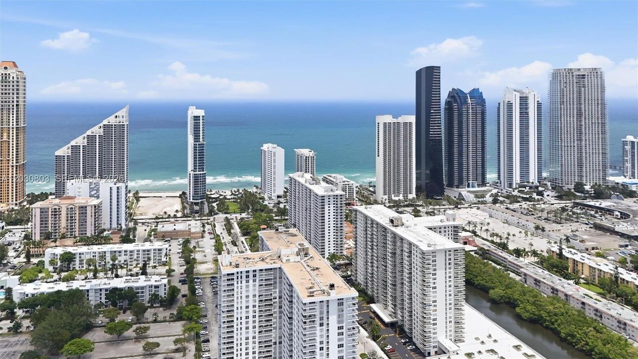 En Venta: $489,922 (2 camas, 2 baños, 1488 Pies cuadrados)