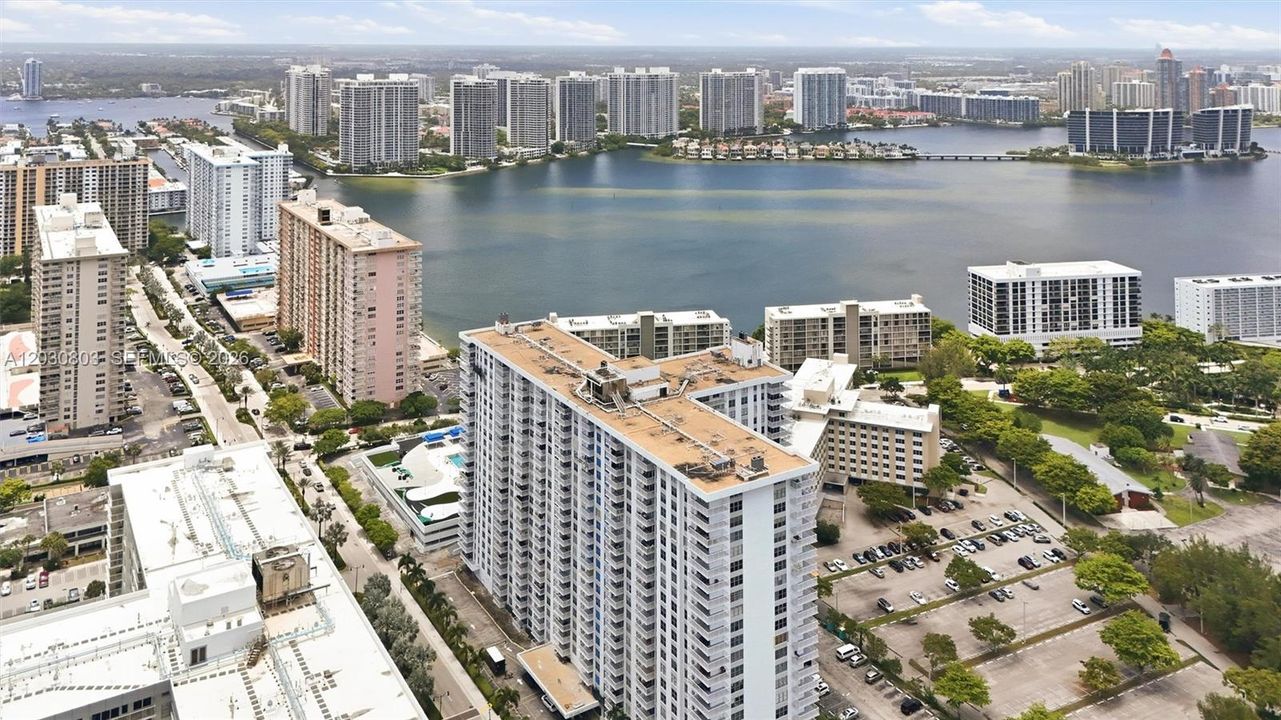 En Venta: $489,922 (2 camas, 2 baños, 1488 Pies cuadrados)
