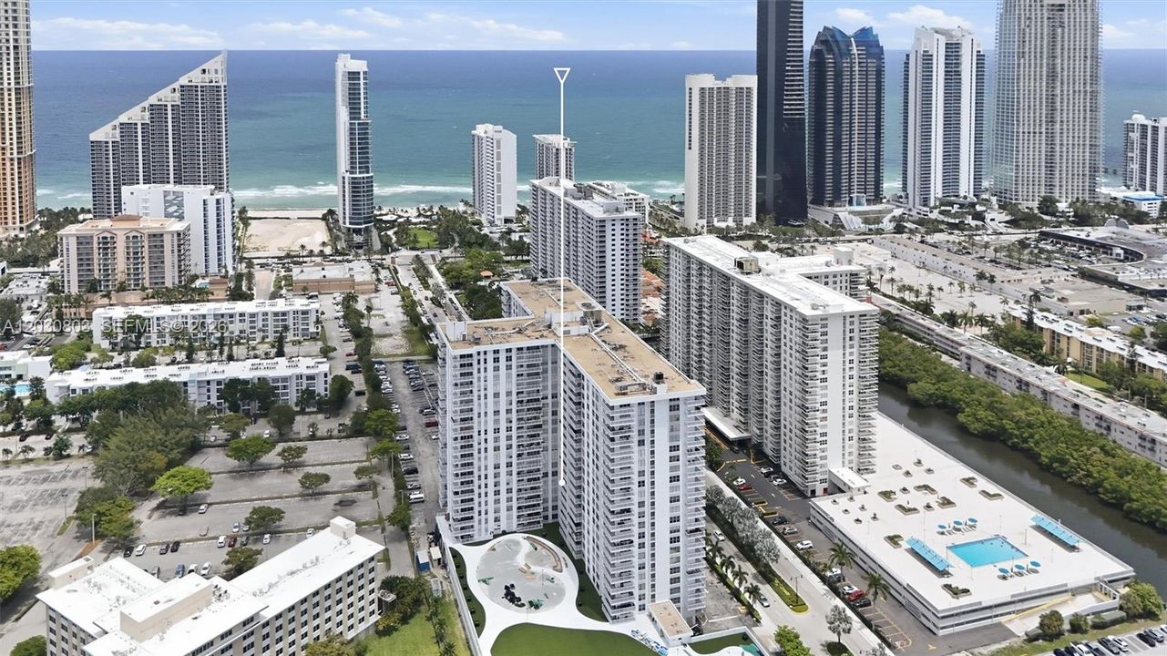 En Venta: $489,922 (2 camas, 2 baños, 1488 Pies cuadrados)