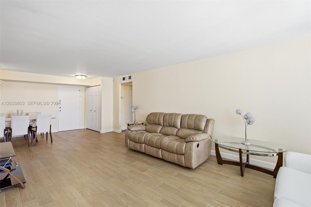 En Venta: $489,922 (2 camas, 2 baños, 1488 Pies cuadrados)