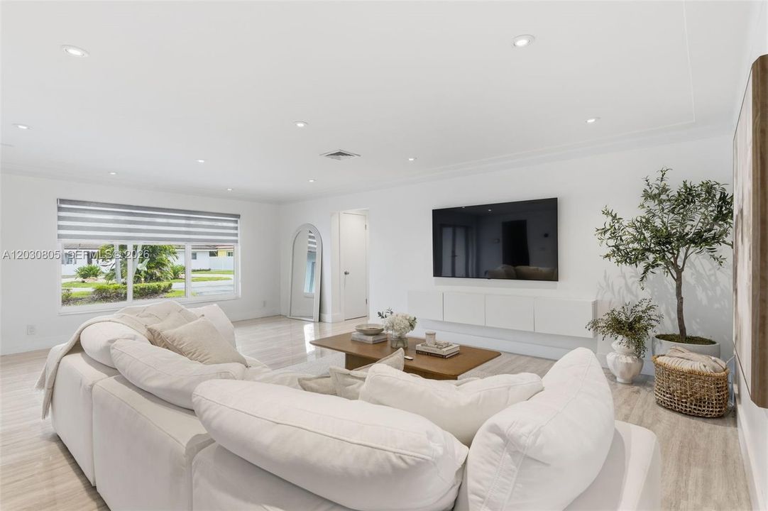 En Venta: $1,099,000 (3 camas, 3 baños, 2394 Pies cuadrados)