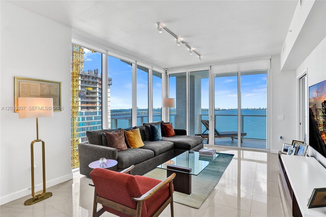 Active With Contract: $775,000 (2 beds, 2 baths, 1191 Square Feet)
