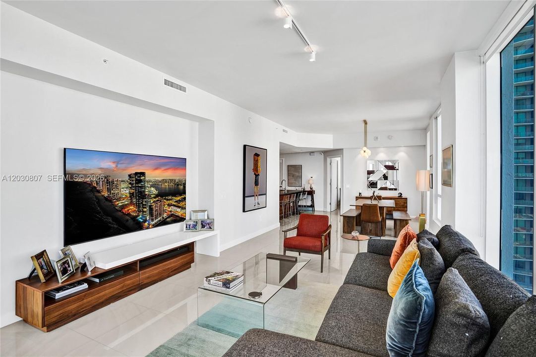 Active With Contract: $775,000 (2 beds, 2 baths, 1191 Square Feet)