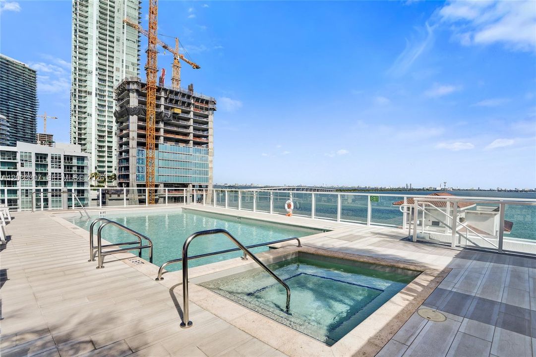Active With Contract: $775,000 (2 beds, 2 baths, 1191 Square Feet)