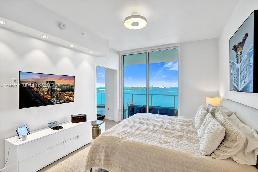 Active With Contract: $775,000 (2 beds, 2 baths, 1191 Square Feet)