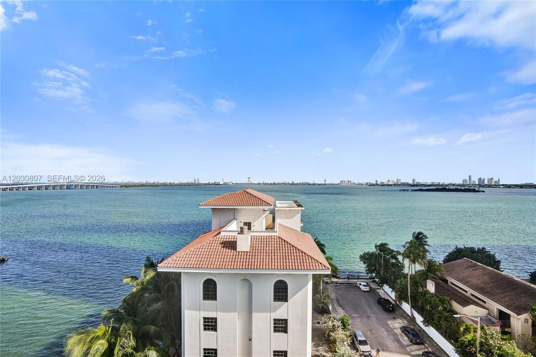 Active With Contract: $775,000 (2 beds, 2 baths, 1191 Square Feet)