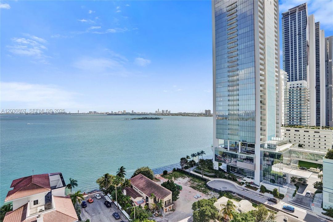 Active With Contract: $775,000 (2 beds, 2 baths, 1191 Square Feet)