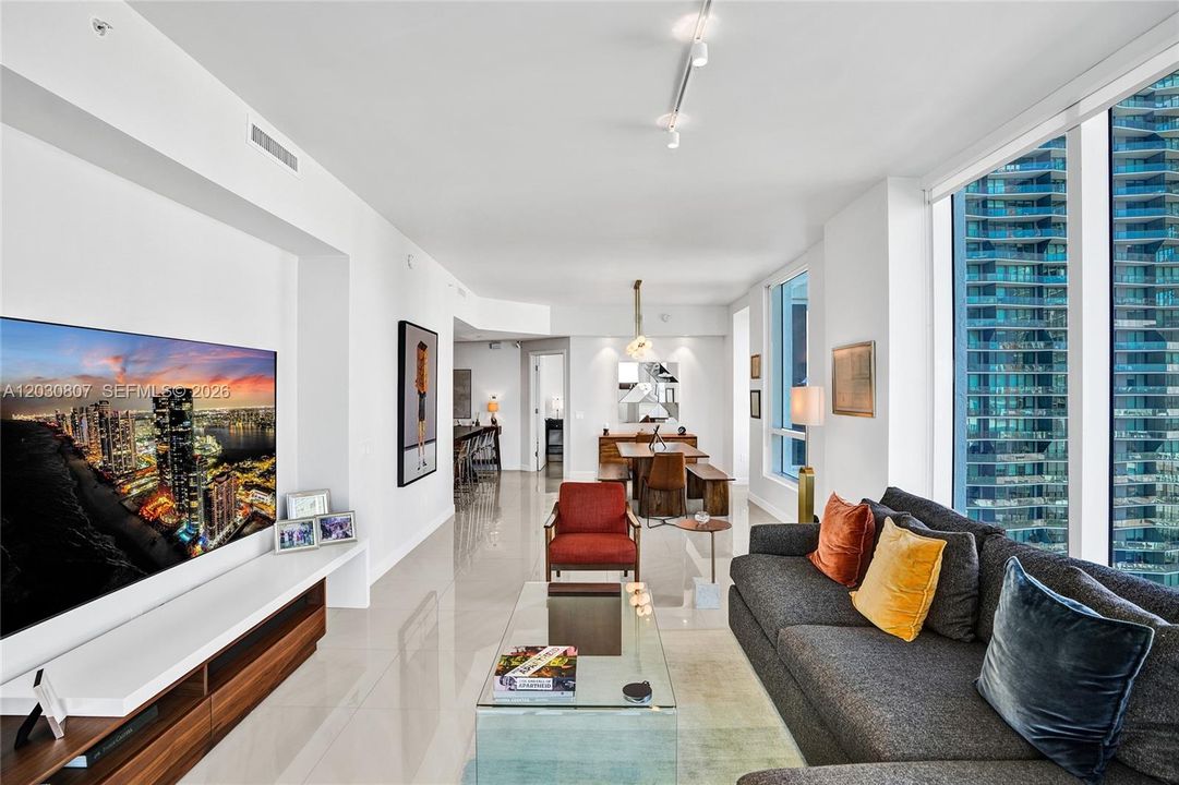 Active With Contract: $775,000 (2 beds, 2 baths, 1191 Square Feet)