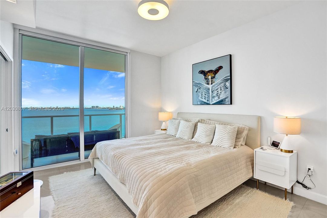 Active With Contract: $775,000 (2 beds, 2 baths, 1191 Square Feet)