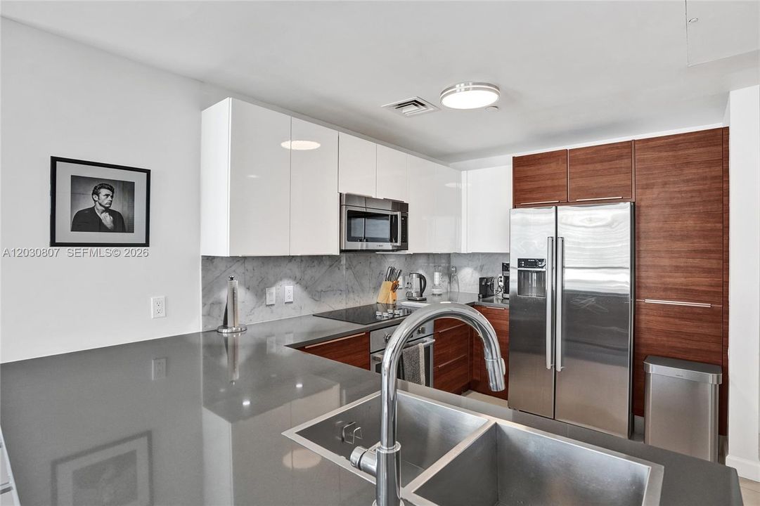 Active With Contract: $775,000 (2 beds, 2 baths, 1191 Square Feet)